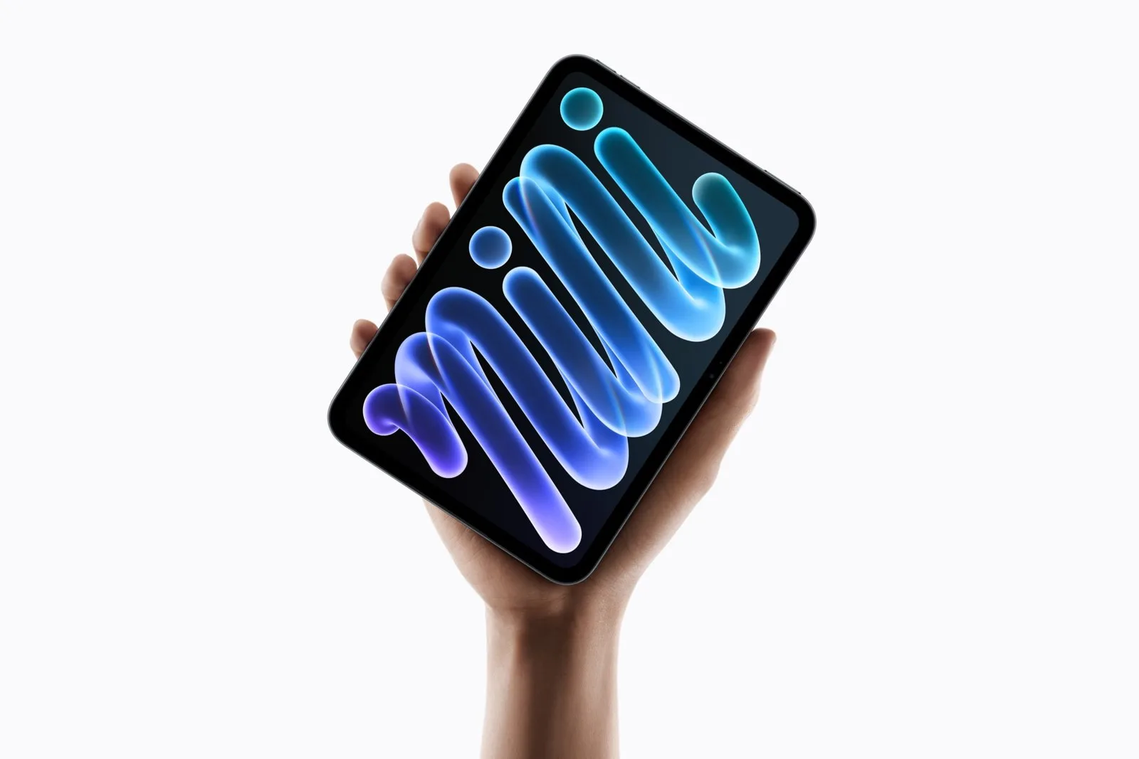 Elde tutulan yeni iPad mini, ekranda renkli mini yazısı