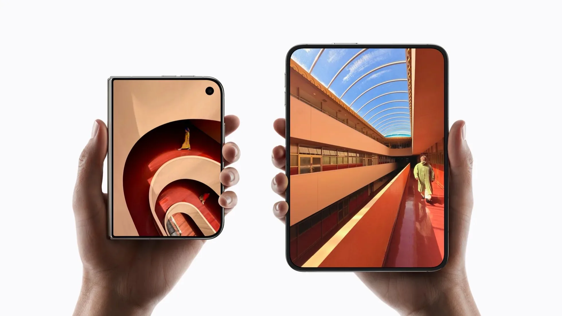 iPhone Duo açık hâlde 7,6 inçlik iç ekranıyla