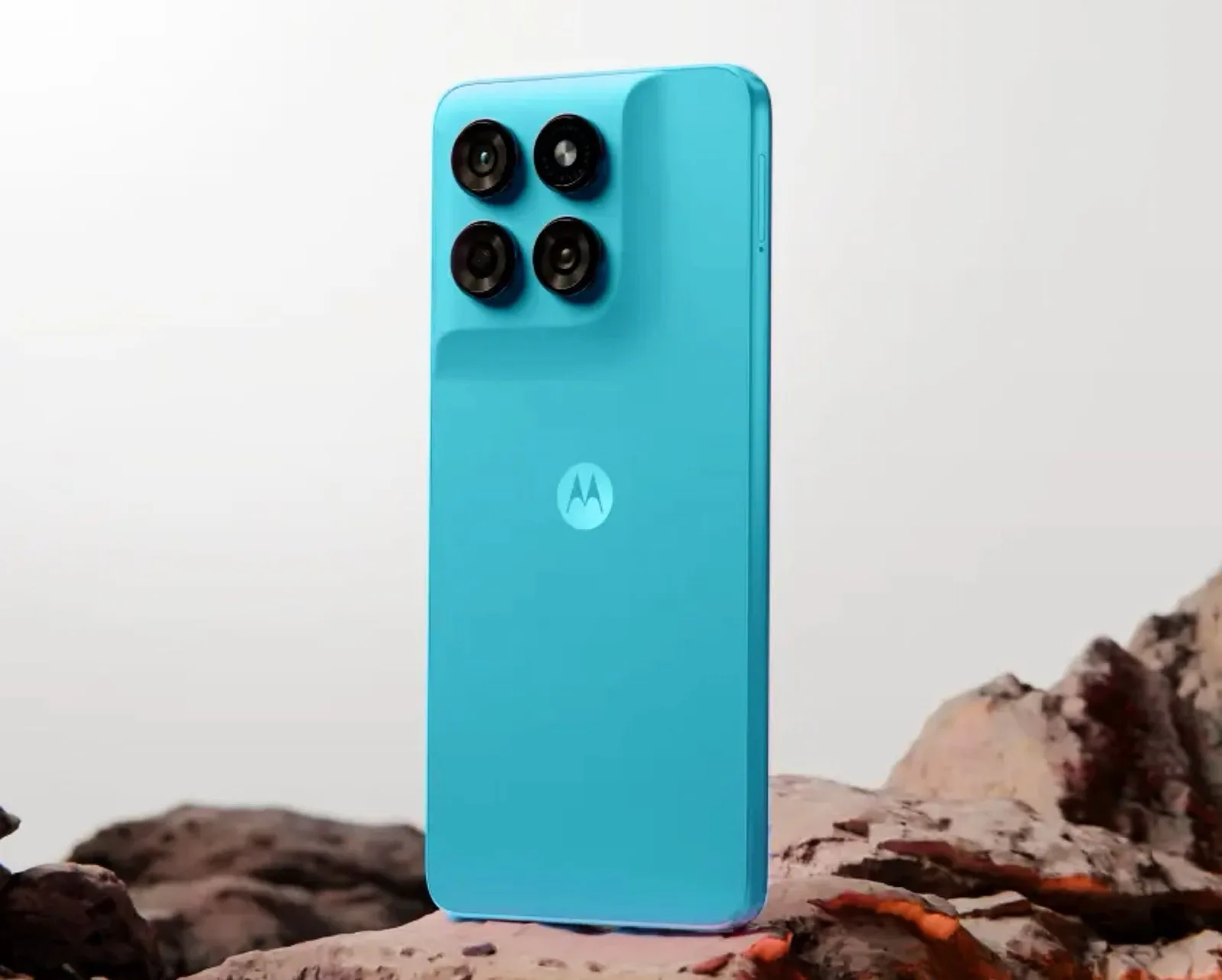 Moto G47 Power renkli gövdeli telefon
