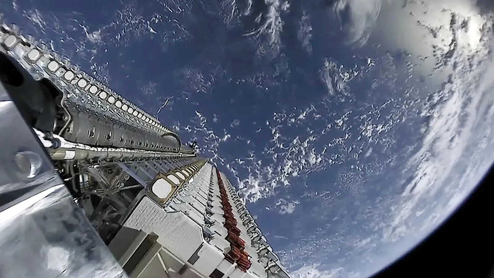 SpaceX Starlink uydularının fırlatıldığı görevden bir kare