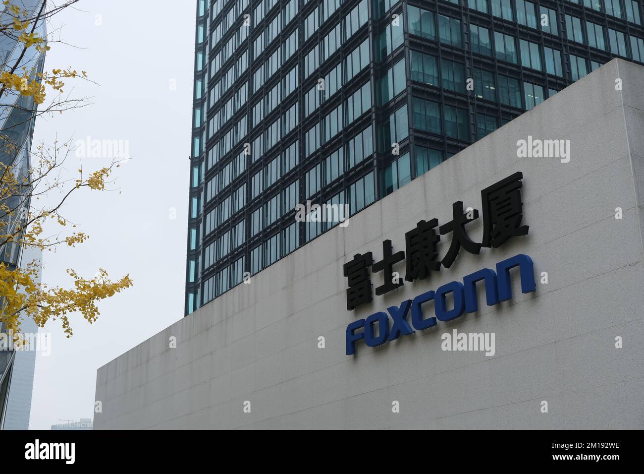 Futuristic Foxconn factory demonstrating AI-enhanced iPhone production with robotic arms and modern technology.